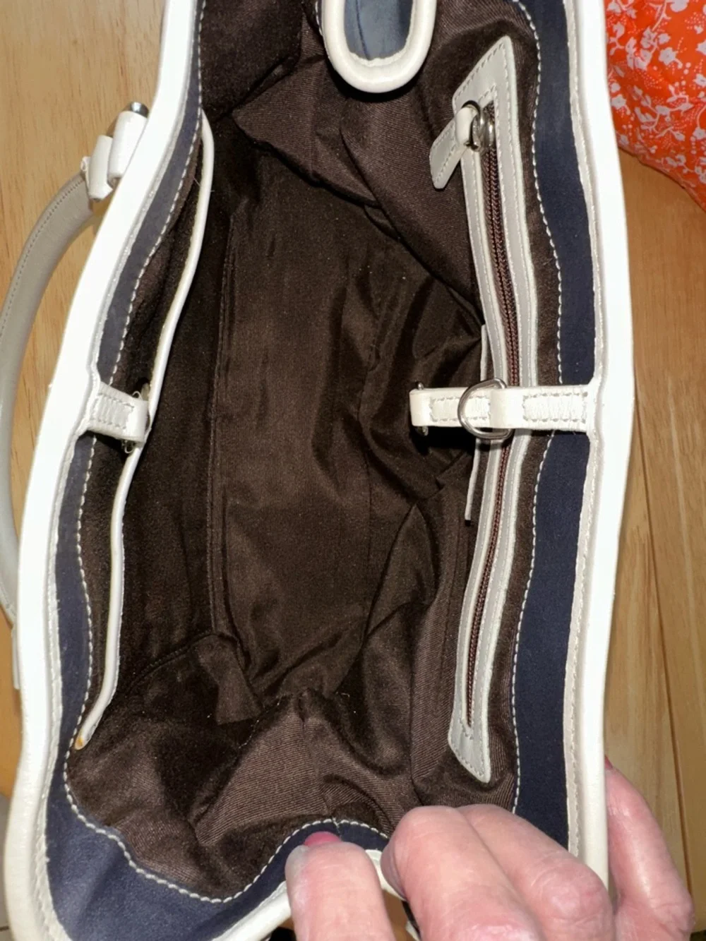 Coach 1991 Black and White Tote Bag - Elegant Everyday Handbag - Picture 10 of 10